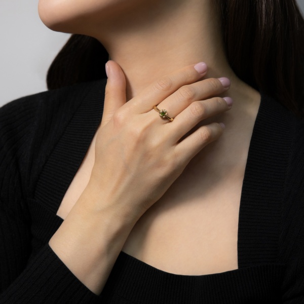 Кольцо из желтого золота с хромдиопсидом