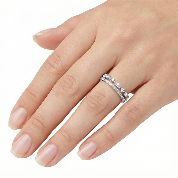 Кольцо из белого серебра с бриллиантами