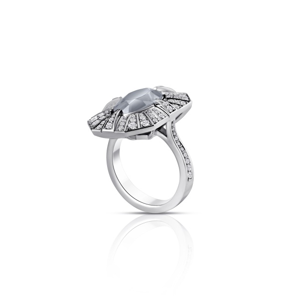 Кольцо из белого золота с бриллиантами