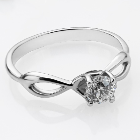 Кольцо из белого золота с бриллиантом