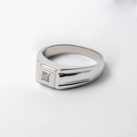 Кольцо из белого золота с бриллиантом