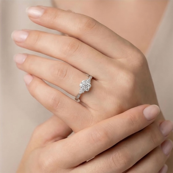 Кольцо из белого золота с бриллиантами