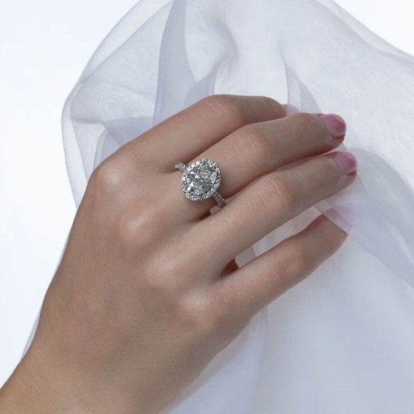 Кольцо из белого золота с бриллиантами