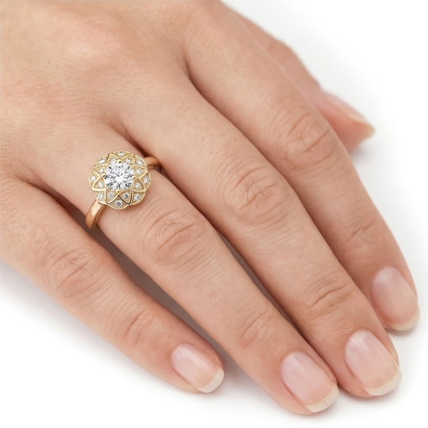 Кольцо из желтого золота с 1кр57-0,330-, 8-1/3а, 1кр57-0,360-, 8-2/8а, бриллиантами