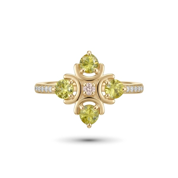 Кольцо из желтого золота с сапфиром и бриллиантами