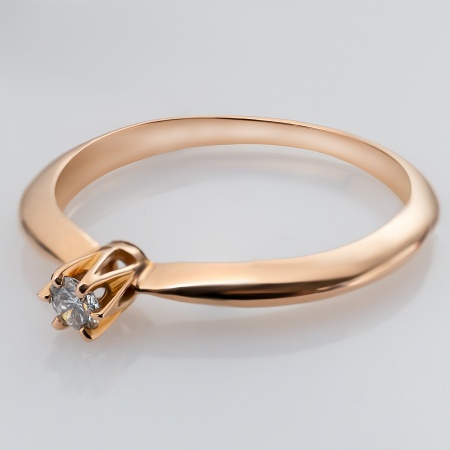 Кольцо из красного золота с бриллиантом