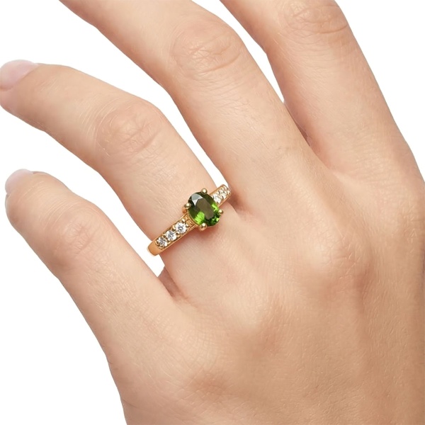 Кольцо из желтого золота с хромдиопсидом и бриллиантами