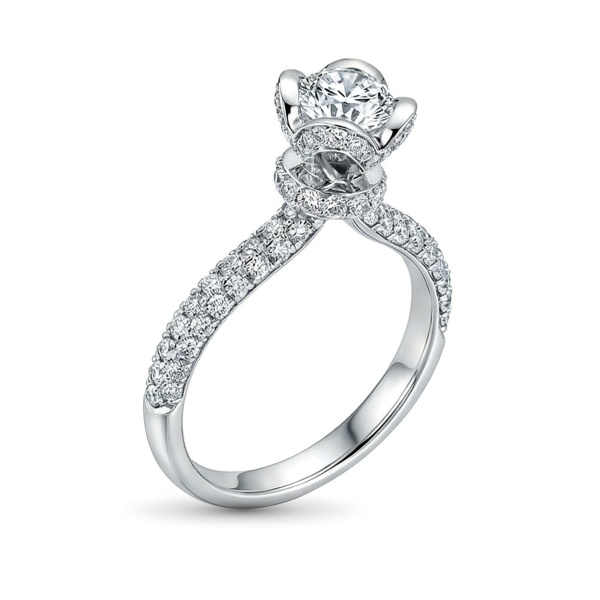 Кольцо из белого золота с бриллиантами