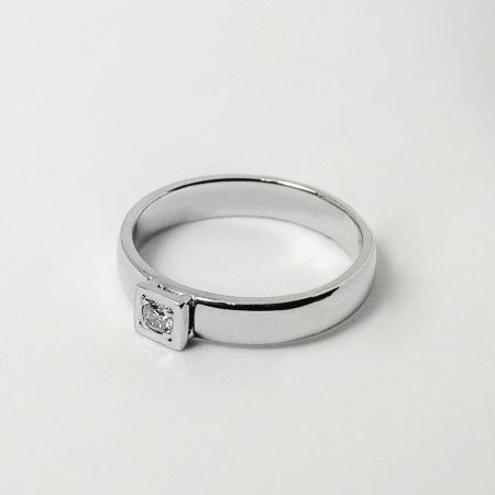 Кольцо из белого золота с бриллиантом