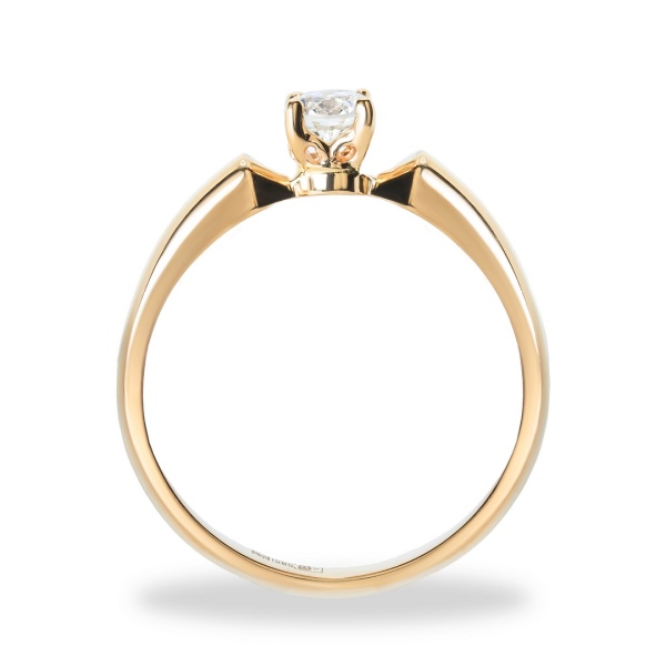 Кольцо из красного золота с бриллиантом