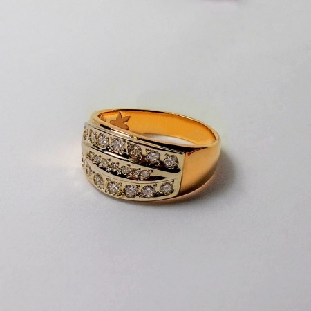 Кольцо из комбинированного золота с бриллиантами