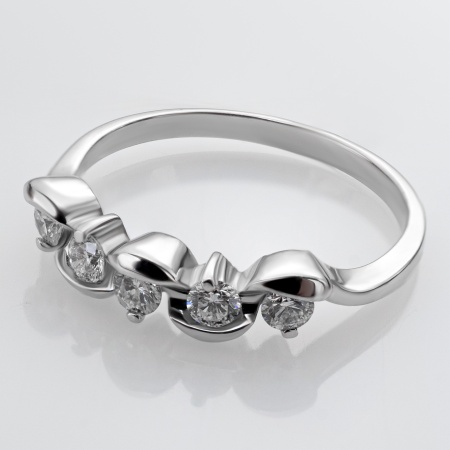 Кольцо из белого золота с бриллиантами