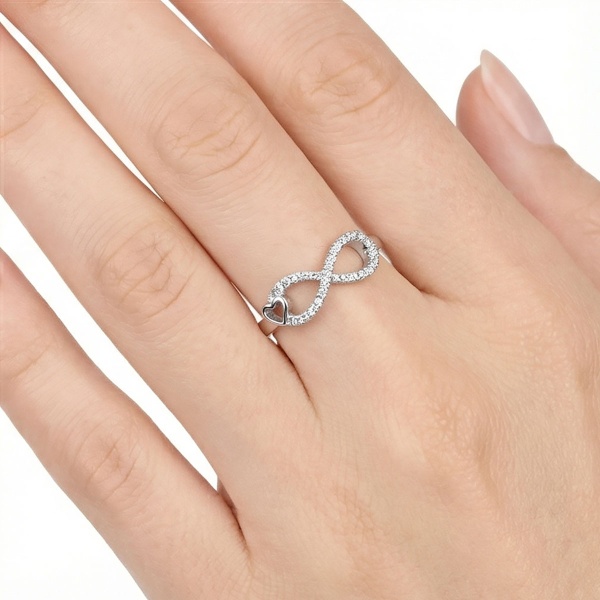 Кольцо из серебра с бриллиантами