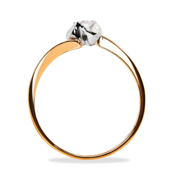 Кольцо из комбинированного золота с бриллиантом
