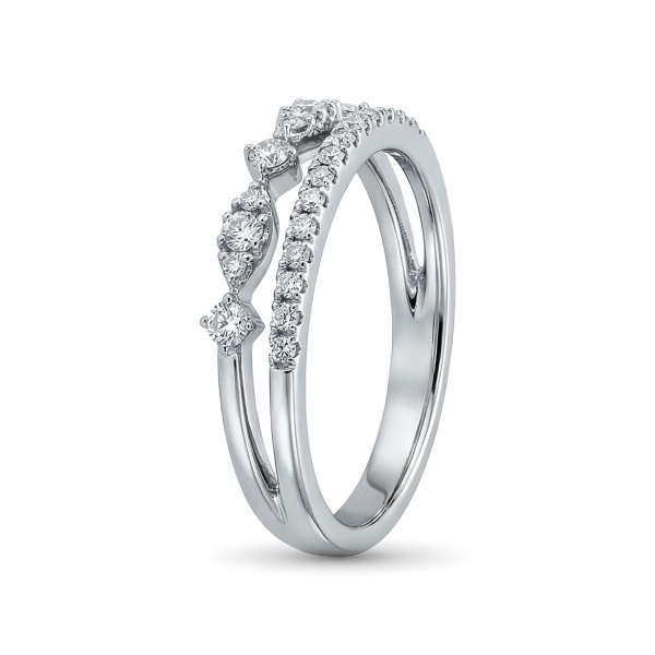 Кольцо из белого серебра с бриллиантами