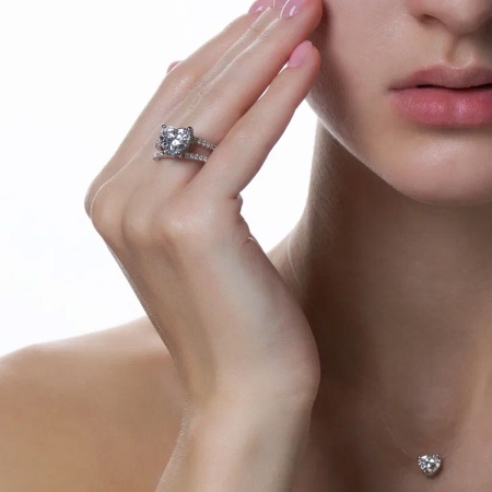 Кольцо из белого золота с бриллиантами