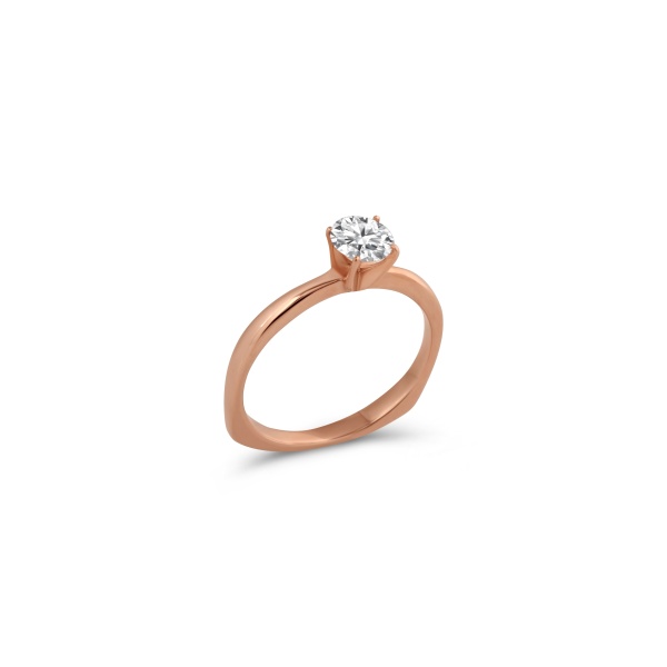 Кольцо из красного золота с бриллиантом