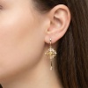 Серьги из желтого золота с самородком и бриллиантами