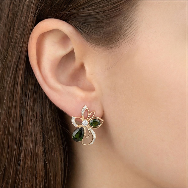 Серьги из желтого золота с хромдиопсидом и бриллиантами