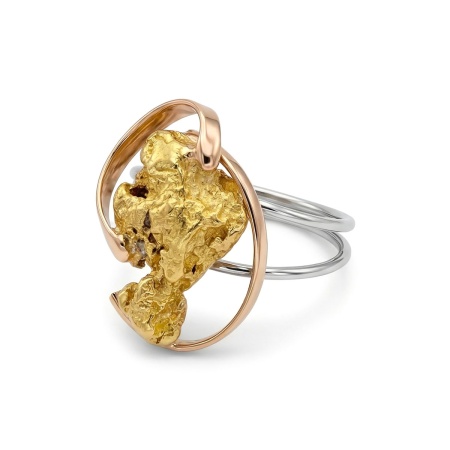 Кольцо из комбинированного золота с самородком