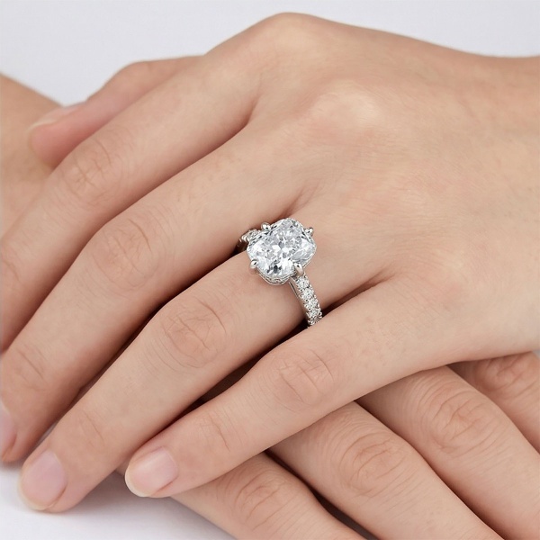 Кольцо из белого золота с бриллиантами