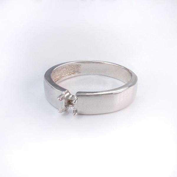Кольцо из белого золота