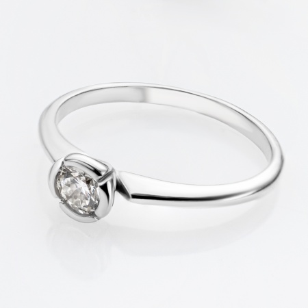 Кольцо из белого золота с бриллиантом