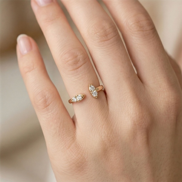 Кольцо из желтого золота с бриллиантами