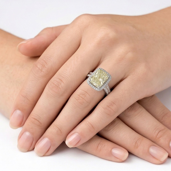 Кольцо из белого золота с бриллиантами