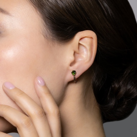 Серьги из красного золота с хромдиопсидом